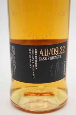 AD/09.22 Cask Strength Highland Single Malt Scotch Whisky -SBS || Waterford || SAINT JAMES Verkaufsgeschäft dsc00349
