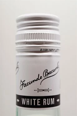 Carta Blanca Superior White Rum -SBS || Waterford || SAINT JAMES Verkaufsgeschäft dsc08941